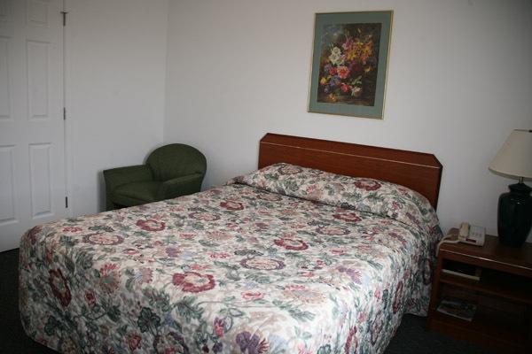 Ponderosa Motel Goldendale Room photo